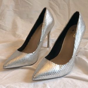 MIX No. 6 Silver “Fish Scale”  Pumps (7.5M)